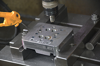 深孔鉆模具加工中如果鉆頭偏離會產(chǎn)生什么樣的影響？