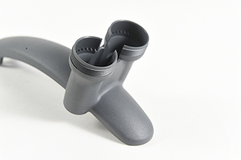 塑膠模具注塑加工選擇注塑機(jī)時(shí)應(yīng)該注意什么呢？