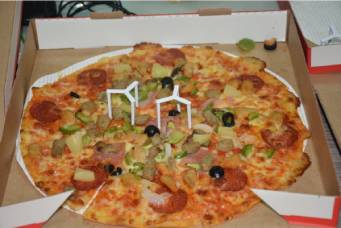 快來(lái)銘洋宇通吃Pizza啦！