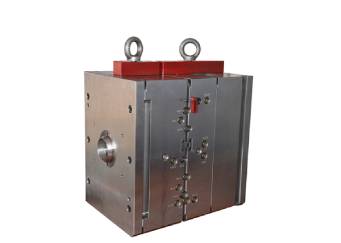 注塑模具加工精度及加工余量的預(yù)留。