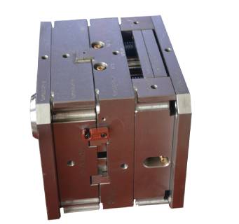 什么因素決定了薄壁注塑模具加工零件精度？