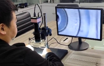 塑膠模具加工廠家精密產(chǎn)品及模具量測需求，新增一臺投影儀